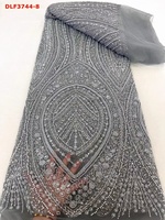 Tissu de dentelle de mariée en maille de tulle de broderie française perlée de haute qualité avec des paillettes pour des robes de mariée