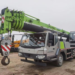 Grue mobile sur camion Zoomlion ZTC350A562-3 de 35 tonnes utilisée pour les projets de construction, levage stable assuré. - Product Image 1