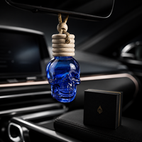 Bouteille diffuseur de parfum pour voiture en verre coloré de 8 ml, réutilisable, avec design tête de mort cool, bouchon en bois et corde, vente en gros