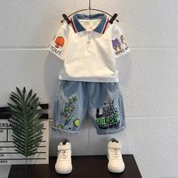 Ensemble 2 pièces pour garçons : T-shirt à col contrastant et joggers imprimés graffiti avec logo frontal – Tenue d'été pour tout-petits