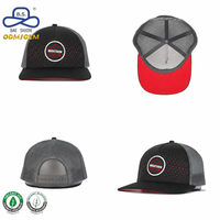 Gorra Trucker de Malla Ajustable y Transpirable con Parches de Logotipo de Estrella Personalizados, Color Negro-Rojo, para Uso Casual Unisex