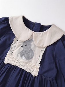 Vendita all'Ingrosso di Abiti Principessa Blu Navy a Maniche Lunghe con Ricamo a Coniglio per Bambine, Autunno 2025 - Product Image 4