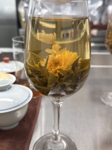 Thé fleuri de rose du Yunnan, boules de thé fleuri de lys/<span class=keywords><strong>jasmin</strong></span>, thé noir mélangé à la saveur de rose, fait à la main - Product Image 3