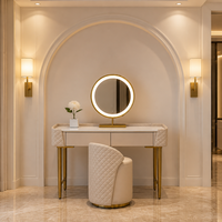 Ensemble de coiffeuse de luxe moderne avec miroir LED rond doré, plateau en marbre, tiroirs en cuir matelassé sans poignée et tabouret pour chambre à coucher