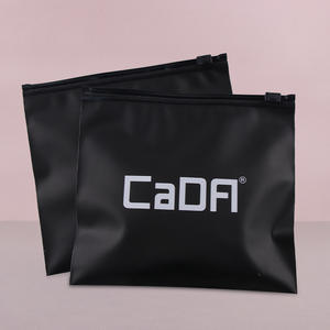 Sac à <span class=keywords><strong>fermeture</strong></span> éclair en LDPE givré, noir mat, résistant aux déchirures, imprimé en gravure, logo léger personnalisé, imperméable, recyclable, pour emballer des chaussettes et des vêtements - Product Image 3