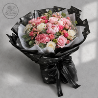 Papier d'emballage floral rose et blanc en forme de cœur 58*58cm, film BOPP mat imperméable pour emballage de bouquets haut de gamme