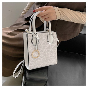 Sac à Main Femme Haut de Gamme Lettres Gaufrées Bandoulière Luxe Fermeture Éclair Décontracté Léger Printemps Mode Poignée Simple Portable - Product Image 2