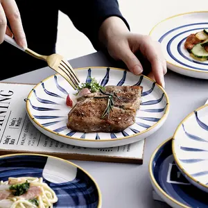 手描きの日本のプレート料理ウエスタンプレートステーキと朝食プレートInstagramスタイル