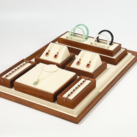 Ensemble de présentoirs à bijoux en bois et microfibre DIGU pour boutique et exposition, fabricant de présentoirs à bagues sur mesure