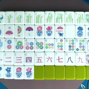 Juego de Fichas de Mahjong Americano de Alto Rendimiento, Diseño Verde Vitalidad, Acabado Glaseado Antirrayas, Patrones de Cuatro Capas, Juego de Mahjong Artístico - Product Image 4