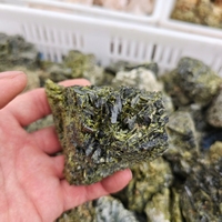 Vente en gros de grappes de cristal d'épidote naturelle brute, spécimen minéral à graver, pour la guérison des chakras, la décoration intérieure et la collection