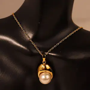 Wholesale High Quality PVD 18k Gold Plated Seashell Necklace Waterproof Pearl Necklace Summer Style Charm Necklace