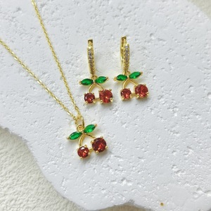 Parure de bijoux élégante en laiton et zircon, série fruits (cerise rouge, fraise), collier, boucles d'oreilles et pendentif, plaqué or 18K, pour mariage et fiançailles - Product Image 5