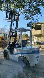 Montacargas Usado de Origen Japonés con Motor Diésel <span class=keywords><strong>TCM</strong></span> FD30, Montacargas Contrabalanceado de 3 Toneladas con Pinza para Papel - Product Image 2