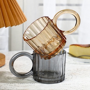 Mug à café en verre à rayures verticales, avec grande poignée côtelée, couleur ambre gris, pour thé, lait, maison, café - Product Image 3