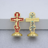 Statuette de crucifix orthodoxe en alliage émaillé, croix de table avec texte russe, mini figurine religieuse pour tableau de bord de voiture
