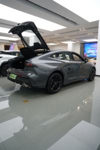 Nouvelle <span class=keywords><strong>voiture</strong></span> à essence Changan Uni-V 2.0T 2025 à livraison <span class=keywords><strong>rapide</strong></span> et prix abordable, sièges électriques en alliage d'aluminium, phares LED, toit ouvrant panoramique - Product Image 6