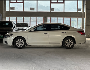 นิสสัน เทียน่า ปี 2020 เครื่องยนต์ 2.0 ลิตร เกียร์ CVT น้ำมันเบนซิน รถเก๋ง 4 ประตู 5 ที่นั่ง ขับเคลื่อนล้อหน้า พวงมาลัยซ้าย ภายในสีเข้ม เบาะผ้า ยาง R17 รถครอบครัวมือสอง - Product Image 2