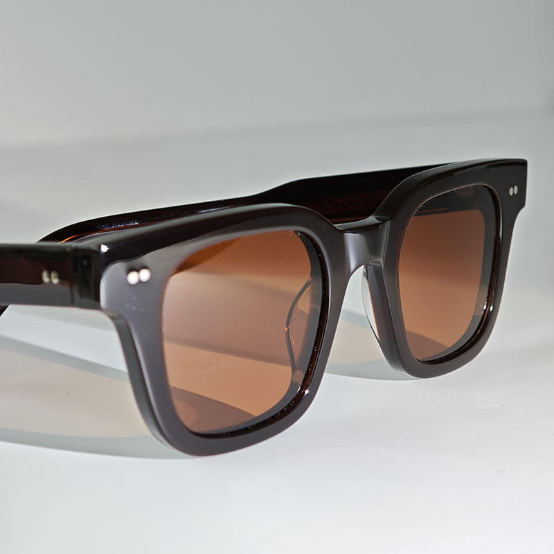 สีน้ำตาลคริสตัลเข้ม