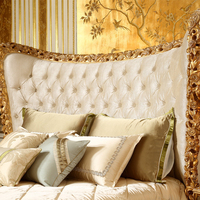 Style de luxe Royal impérial fait à la main Chesterfield tête de lit européenne Rococo feuille d'or chambre principale lit antique