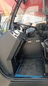 Manipulador Telescópico STH1256A de 5.5 Toneladas con Tracción en las 4 Ruedas, Capacidad de Elevación de 17 m y Piezas Opcionales - Product Image 6