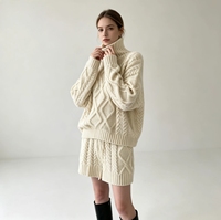 Ensemble 2 pièces en tricot torsadé pour femme, col roulé, crème, pull en tricot texturé épais + short assorti, ensemble de vêtements en tricot chaud et décontracté pour l'hiver