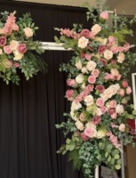 Gapura Bunga Artifisial Dusty Pink Romantis dengan Daun Mawar Real Touch untuk Latar Belakang Tempat Pernikahan dan Dekorasi Jendela