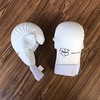 Mitaines de karaté de haute qualité, gants blancs de protection des mains pour le karaté, mitaines WKF