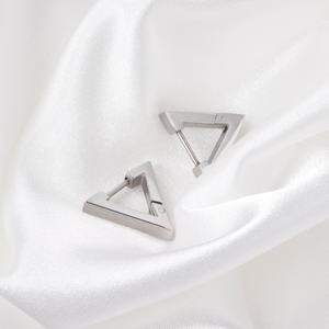 Pendientes de Aro Geométricos Modernos, Chapados en Oro de 18K, Acero Inoxidable Pulido, Joyería con Triángulo Hueco y Estrella - Product Image 6