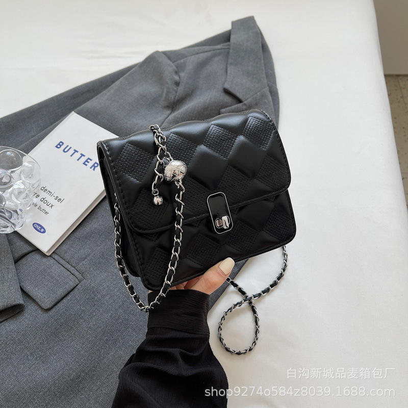 ขนาดใหญ่สีดำ