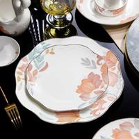 Service de table en porcelaine fine à motif floral pêche, vaisselle élégante en céramique avec bordure argentée pour la maison, les dîners et les banquets de mariage