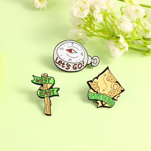 Broche de brújula de esmalte con diseño de mapa del tesoro 'WEST EAST EXPLORE the ROAD', para actividades al aire libre y camping, como insignia para solapa de bolso, regalo de joyería - Product Image 2