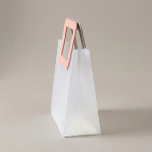 Bolsas <span class=keywords><strong>de</strong></span> Plástico Transparentes Esmeriladas <span class=keywords><strong>de</strong></span> PVC Reciclable con Asa Troquelada y Diseño <span class=keywords><strong>de</strong></span> Bolsa Vertical para Empaque <span class=keywords><strong>de</strong></span> Regalos y Manualidades - Product Image 2