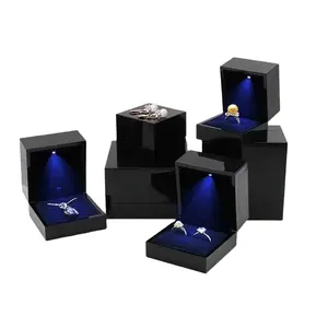 Hoge Kwaliteit Fancy Jacquard Mini Zwart Hout Ring Verpakking Hout Sieraden Doos Set