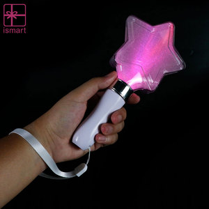 Ismart lễ hội âm nhạc ánh sáng dính đạo cụ cổ vũ <span class=keywords><strong>LED</strong></span> Glow Sticks Light Up Baton Wands với 15 thay đổi màu sắc - Product Image 2