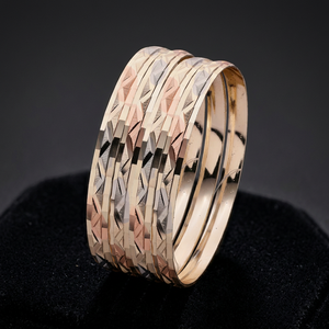 Venta al por mayor de brazaletes texturizados dorados de 3 tonos, juego de brazaletes de lujo rellenos de oro multicolor, brazaletes de moda, juego de brazaletes de latón tricolor - Product Image 2
