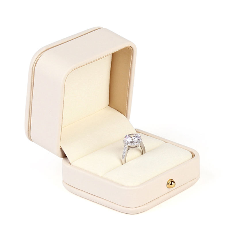 Boîte de bague rose