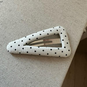 กิ๊บติดผมผ้าลายจุดสไตล์เกาหลี กิ๊บติดผมทรงสามเหลี่ยม กิ๊บบีบี แฮนด์เมด - Product Image 4