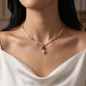 Collana con Pendente a Quadrifoglio in Zirconia Cubica e Perle d'Acqua Dolce Rosa Delicate, Choker Romantico a Strati in Materiali Misti, OEM ODM Basso MOQ - Product Image 1