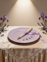 Assiette de présentation classique de luxe en plastique violet de 13 pouces avec motif végétal pour la décoration d'événements de mariage en gros