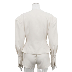 Completo Estivo-Autunnale Beige con Giacca a Maniche Lunghe, Scollo a V Profondo, Spalline Imbottite e Pantaloncini con Bottoni per <span class=keywords><strong>Donna</strong></span> - Product Image 5