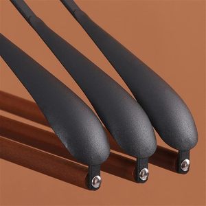 Venta al por mayor de perchas de lujo de metal y madera de un solo nivel para ropa, abrigos y trajes, ideales para baño y armario. - Product Image 2