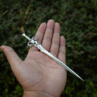 Épingle à cheveux gothique sorcière 15 cm avec squelette de mouton et épée, style sorcellerie