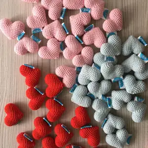 Vente en gros Crochet en coton tricoté en peluche Coeur rouge Crochet Jouets pour chien grinçant Coeur Amigurumi