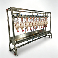 Machine automatique de saignée de poulets, machine de nettoyage de volailles suspendue pour l'équipement de traitement de la viande de volaille