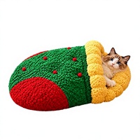 Lit pour chat en forme de chaussette de Noël en peluche, semi-fermé, avec support de cou épaissi, pour la chaleur hivernale, vente en gros