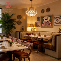 Vintage Mediterranes Hotel Café Coffeeshop Restaurant Gebogenes Stoff-Sofa mit Rautenmuster Rückenlehne Lederkissen Stuhl