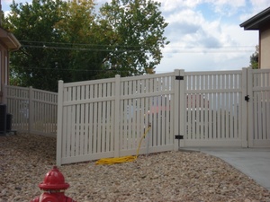 <span class=keywords><strong>Pas</strong></span> <span class=keywords><strong>cher</strong></span> upvc cour tonnelle coulissante automatique <span class=keywords><strong>PVC</strong></span> clôture porte porte jardin à distance - Product Image 2