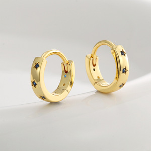 Gran oferta de mini pendientes de aro de latón chapado en oro con diseño de estrella geométrica estilo moderno joyería de moda para regalo - Product Image 5