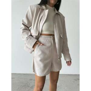 Conjunto de Traje Elegante de Cachemira para Mujer con Pantalones Cortos - Product Image 1